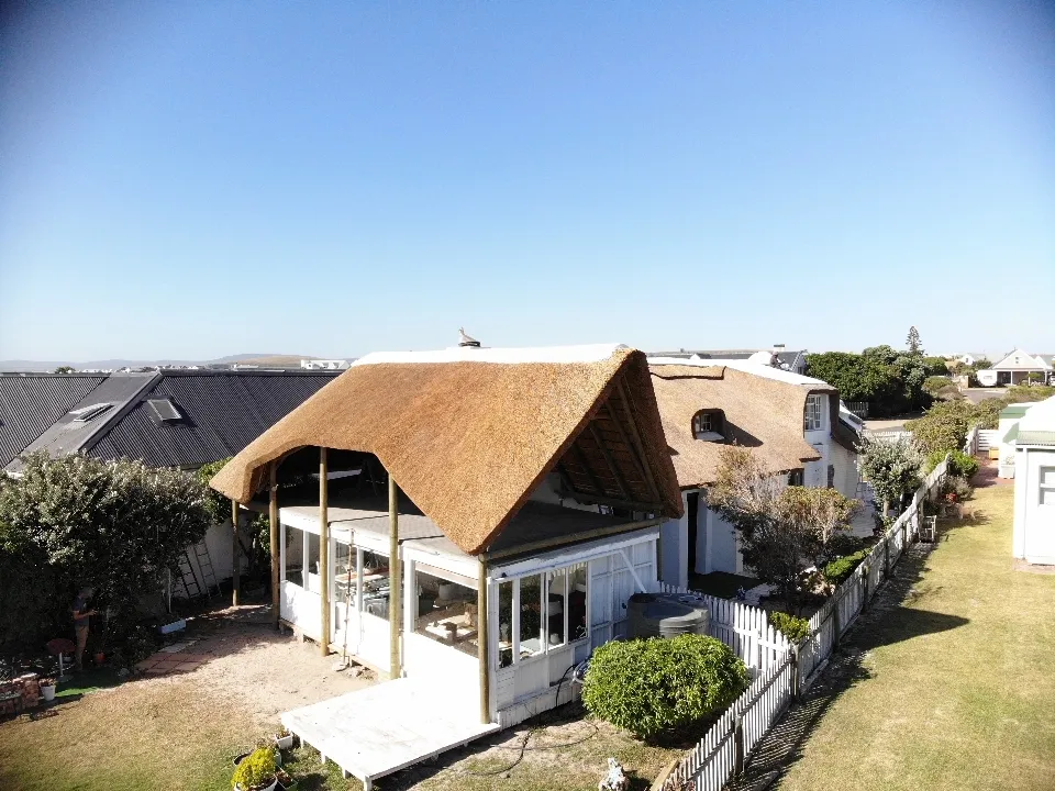 Traditional Thatch Roofs photo 2